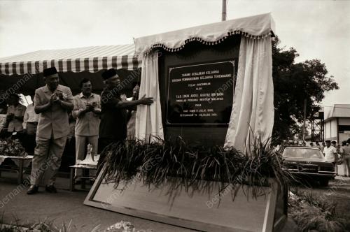 YAB ENCIK ABDUL GHAFAR BABA