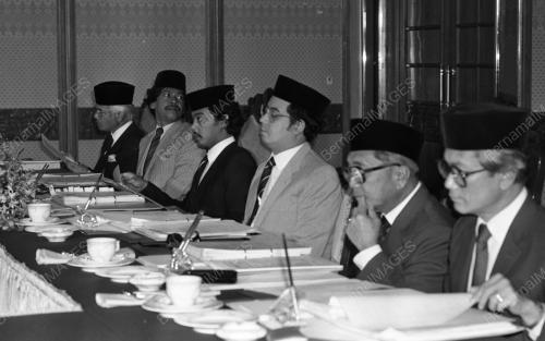 TG02_23092015_PERSIDANGAN_RAJA