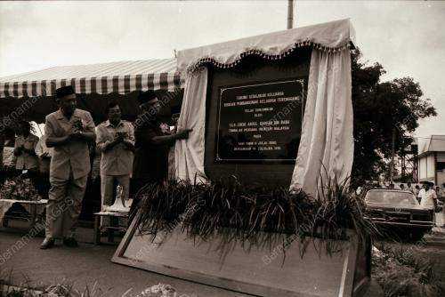 YAB ENCIK ABDUL GHAFAR BABA