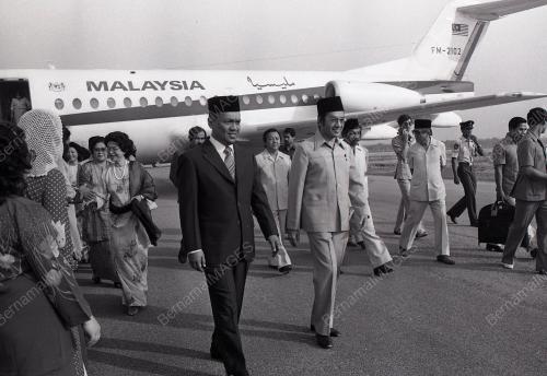 DR. MAHATHIR MOHAMAD