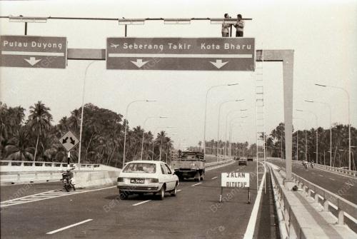JAMBATAN SUNGAI TERENGGANU MULA DIBUKA