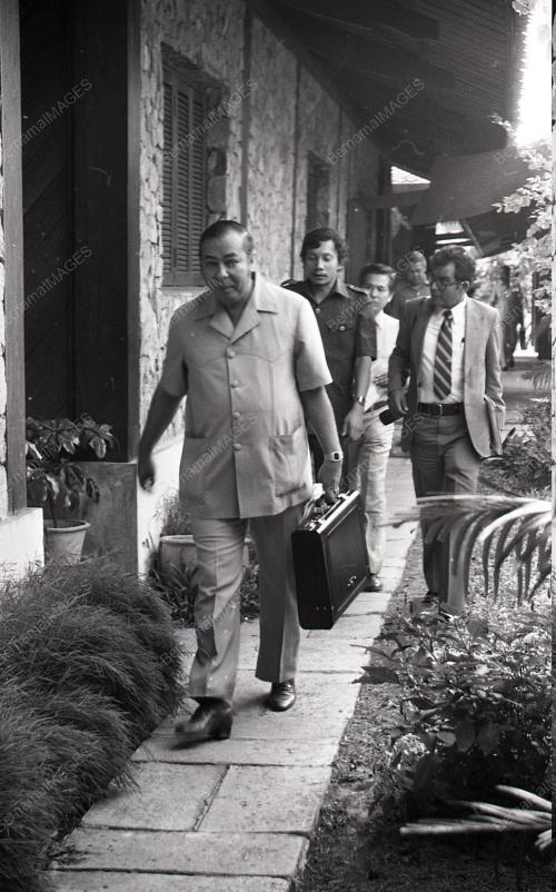 PERSIDANGAN MENTERI BESAR