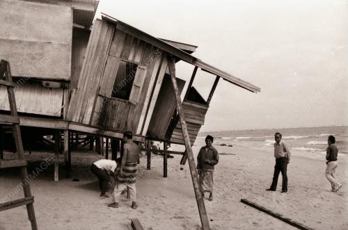 RUMAH DILANDAH OMBAK BESAR