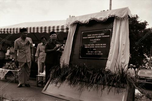 YAB ENCIK ABDUL GHAFAR BABA