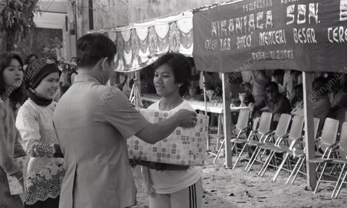 KEDAI KETENGAH