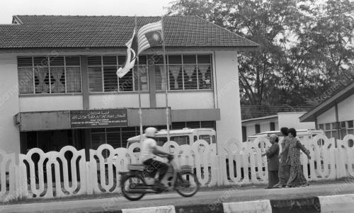 TG04_26012015_BENDERA_TERBALIK