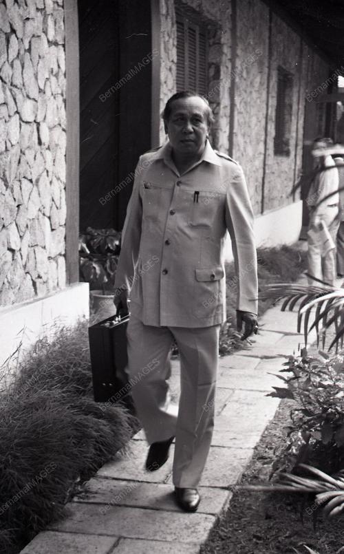 PERSIDANGAN MENTERI BESAR