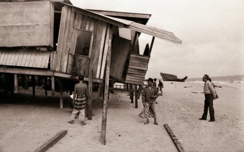 RUMAH DILANDAH OMBAK BESAR