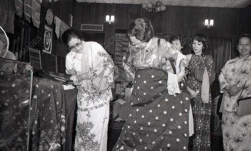 TG05_08012015_HASMAH_SONGKET_KRAFTANGAN