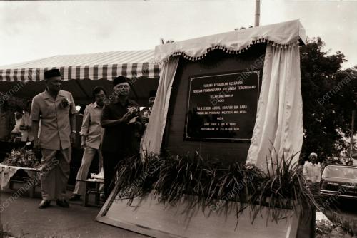 YAB ENCIK ABDUL GHAFAR BABA