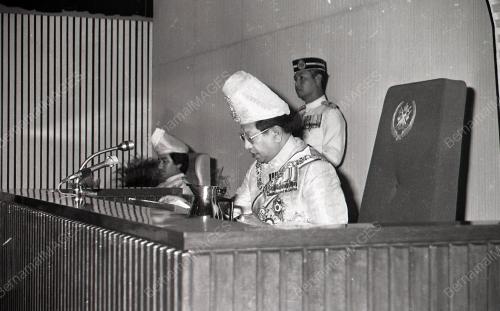 SIDANG DEWAN UNDANGAN NEGERI