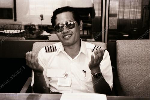 HELIKOPTER MENDARAT CEMAS DI LAUT