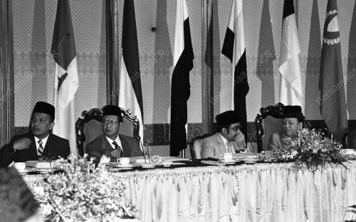 TG05_23092015_PERSIDANGAN_RAJA