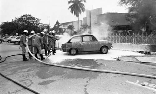 TG05_24062019_KERETA_TERBAKAR