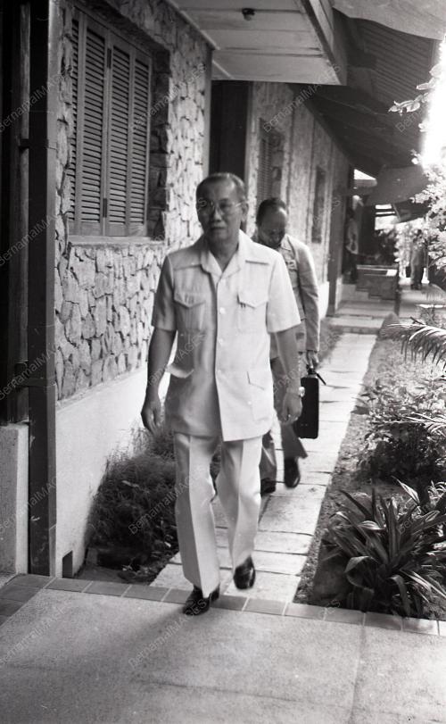 PERSIDANGAN MENTERI BESAR