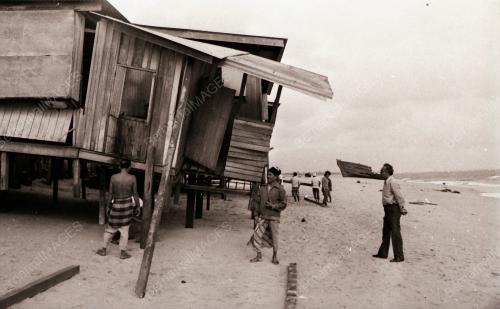 RUMAH DILANDAH OMBAK BESAR