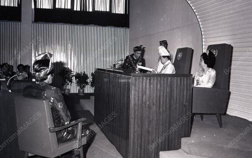 SIDANG DEWAN UNDANGAN NEGERI