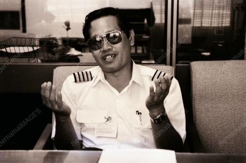 HELIKOPTER MENDARAT CEMAS DI LAUT