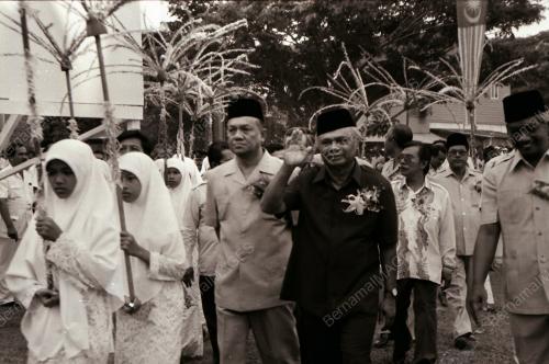 YAB ENCIK ABDUL GHAFAR BABA