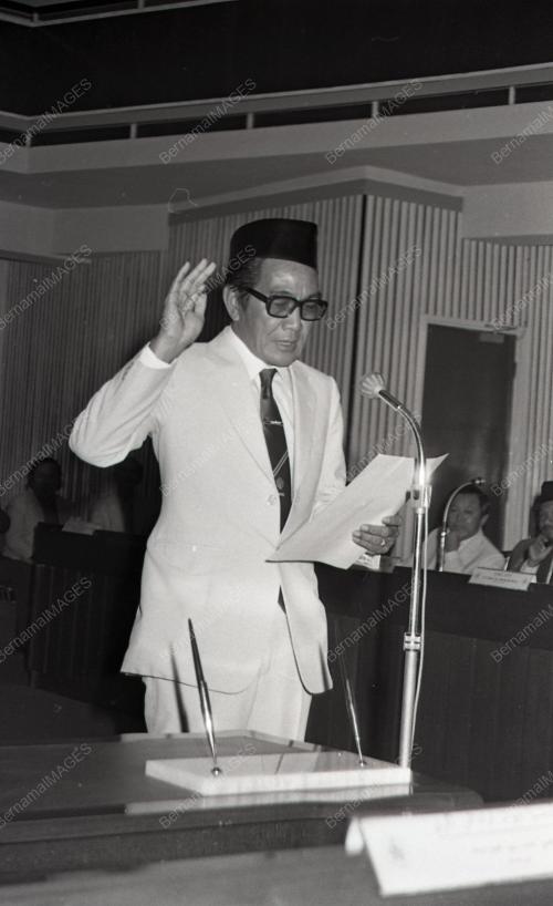 ANGKAT SUMPAH