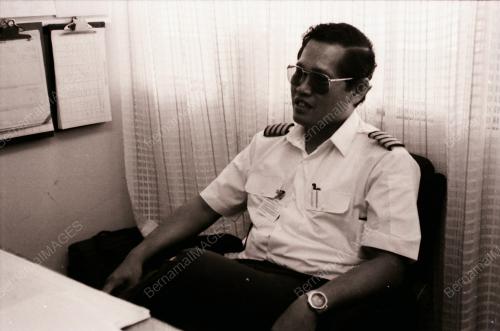 HELIKOPTER MENDARAT CEMAS DI LAUT