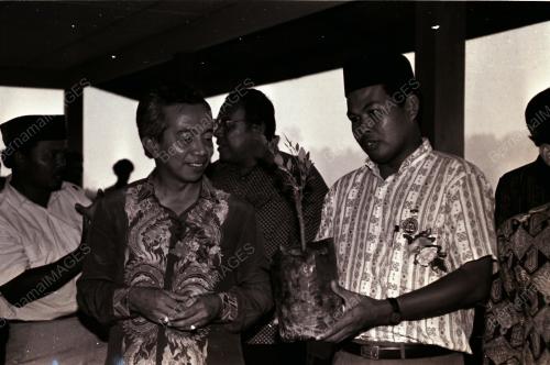 DATUK DR MOHD YUSOF NOOR (MENTERI JABATAN PERDANA MENTERI)