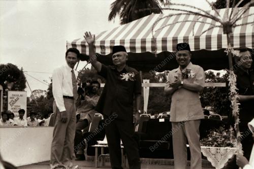 YAB ENCIK ABDUL GHAFAR BABA