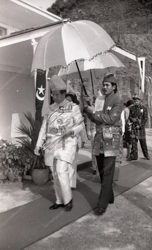 SIDANG DEWAN UNDANGAN NEGERI