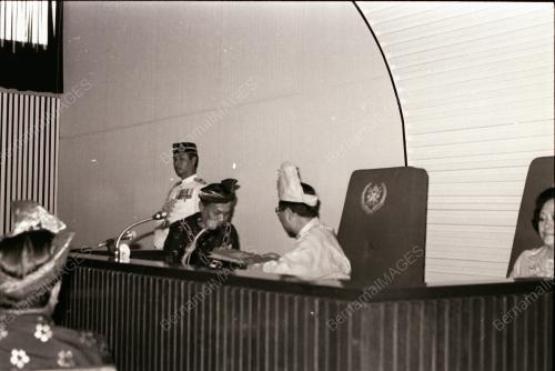 PERSIDANGAN DEWAN UNDANGAN