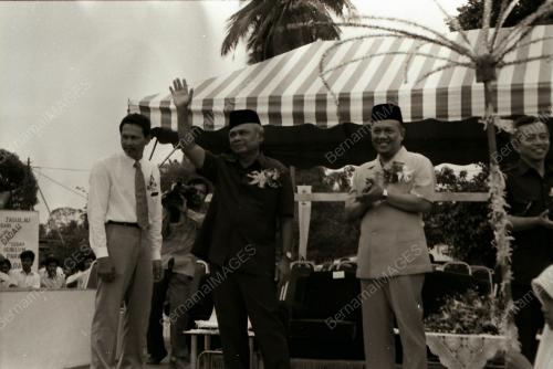 YAB ENCIK ABDUL GHAFAR BABA