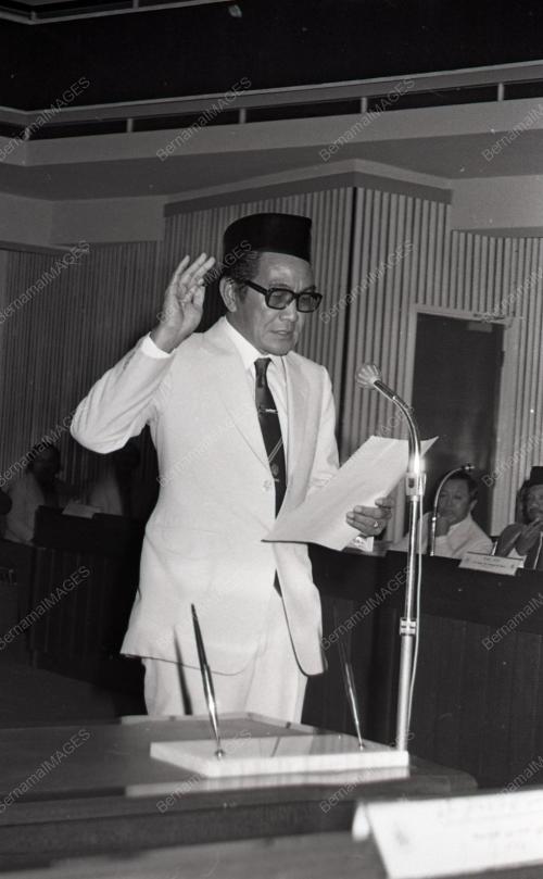 ANGKAT SUMPAH