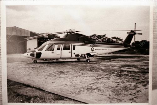 HELIKOPTER MENDARAT CEMAS DI LAUT