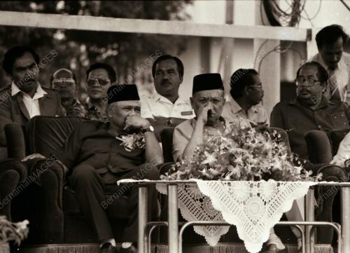YAB ENCIK ABDUL GHAFAR BABA