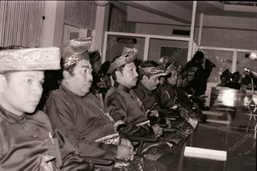 PERSIDANGAN DEWAN UNDANGAN