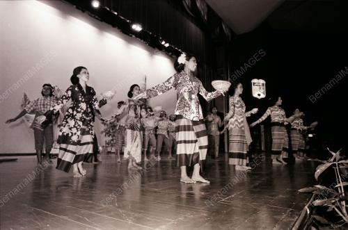 TG12_22111980_PESTA_SENI