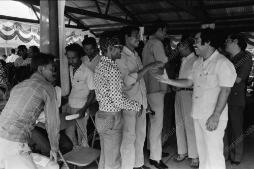 Manan Othman sampaikan bantuan