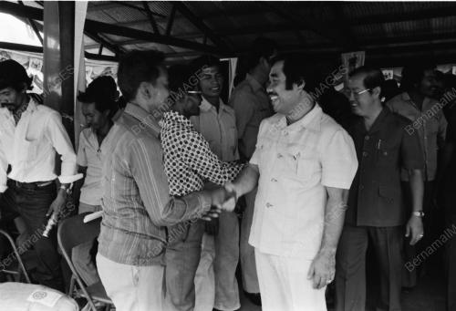 Manan Othman sampaikan bantuan