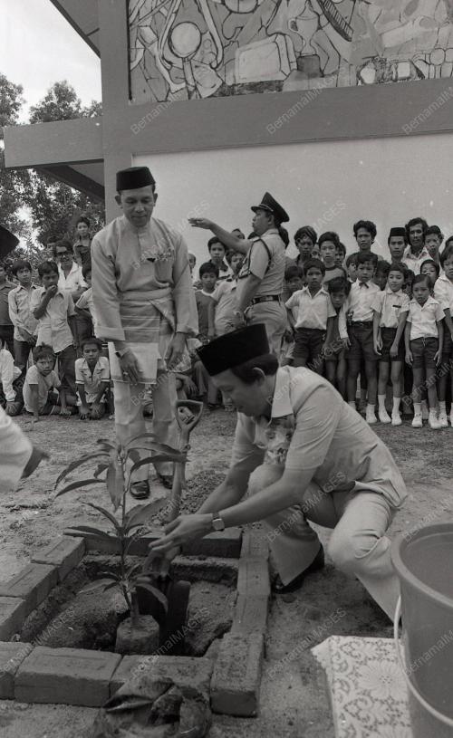 SEKOLAH