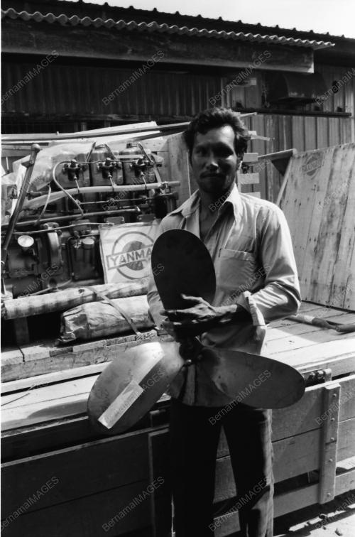 Manan Othman sampaikan bantuan