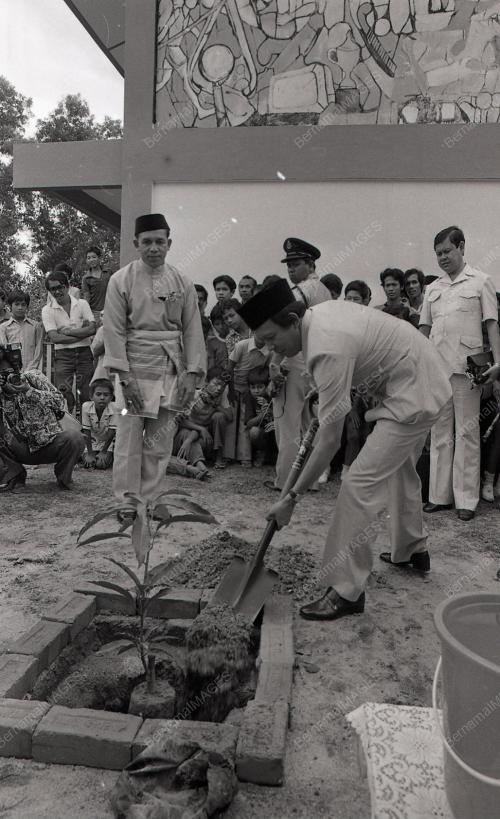 SEKOLAH
