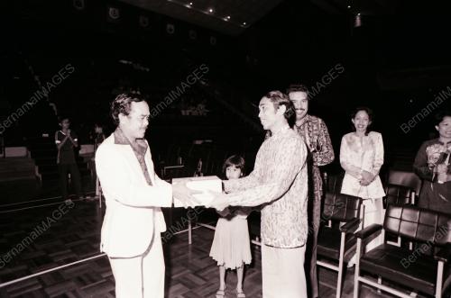 TG16_22111980_PESTA_SENI