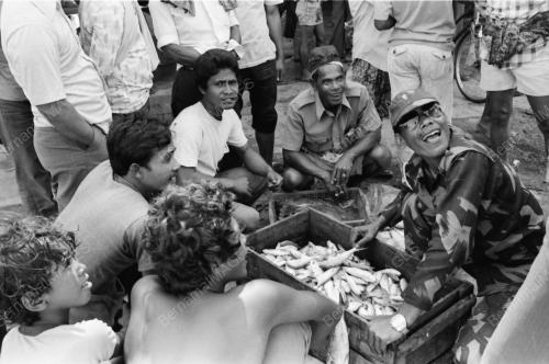 Manan Othman sampaikan bantuan