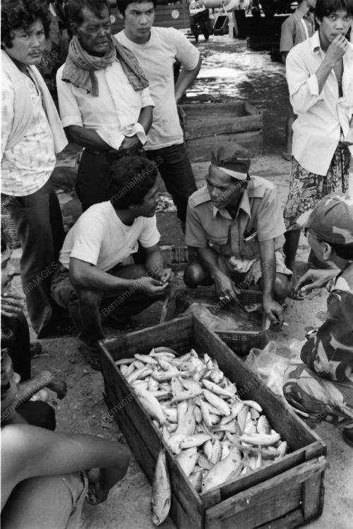 Manan Othman sampaikan bantuan