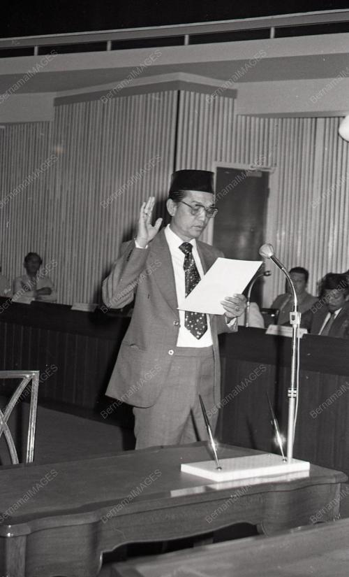 ANGKAT SUMPAH