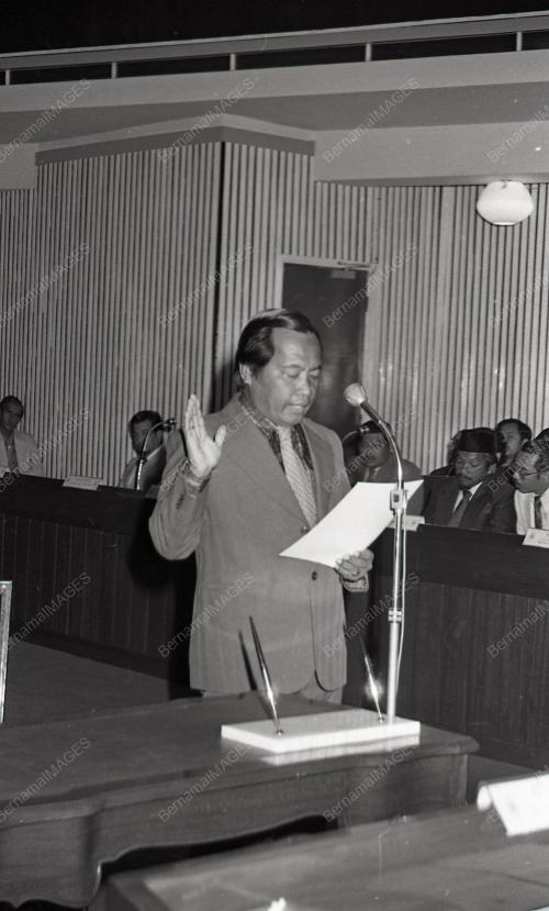 ANGKAT SUMPAH
