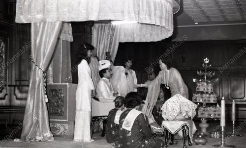 ISTIADAT BERSIRAM DAN SANTAP