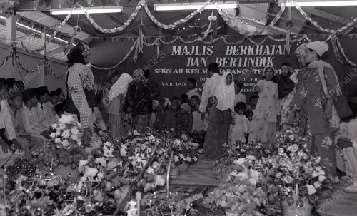 MAJLIS BERKHATAN DAN BERTINDIK