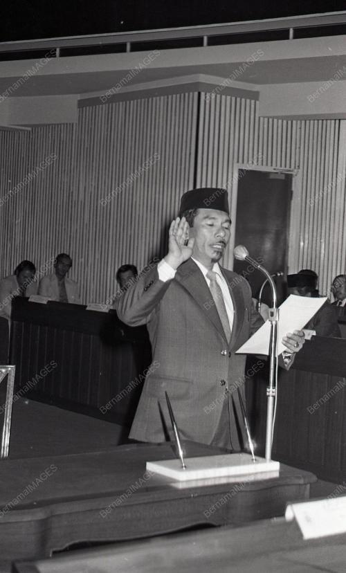 ANGKAT SUMPAH