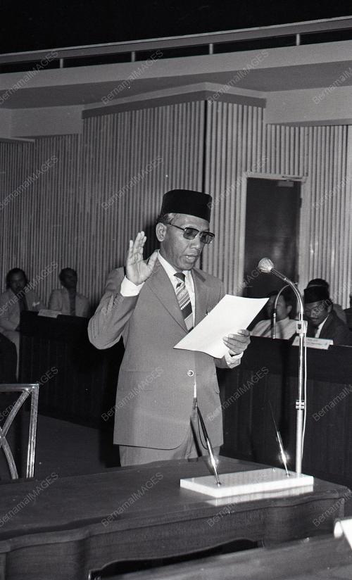 ANGKAT SUMPAH