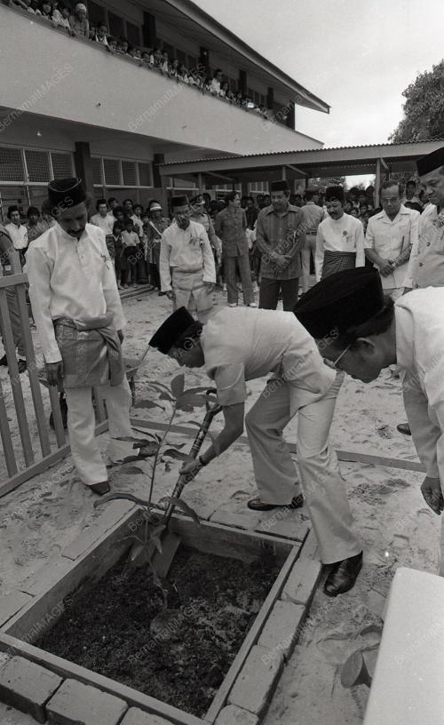 SEKOLAH